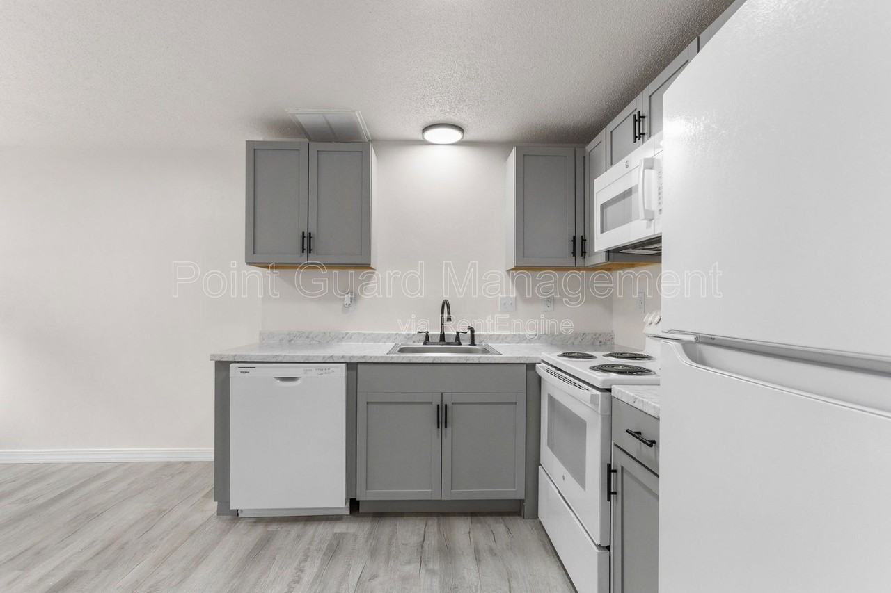 1810 S Cleveland Ave - Photo 5 of 30