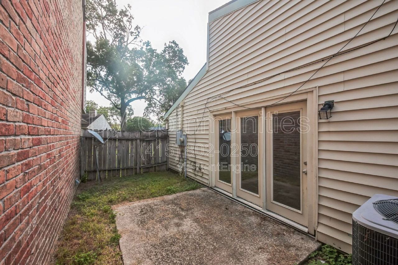 4802 Oak Hollow Street - Photo 6 of 11