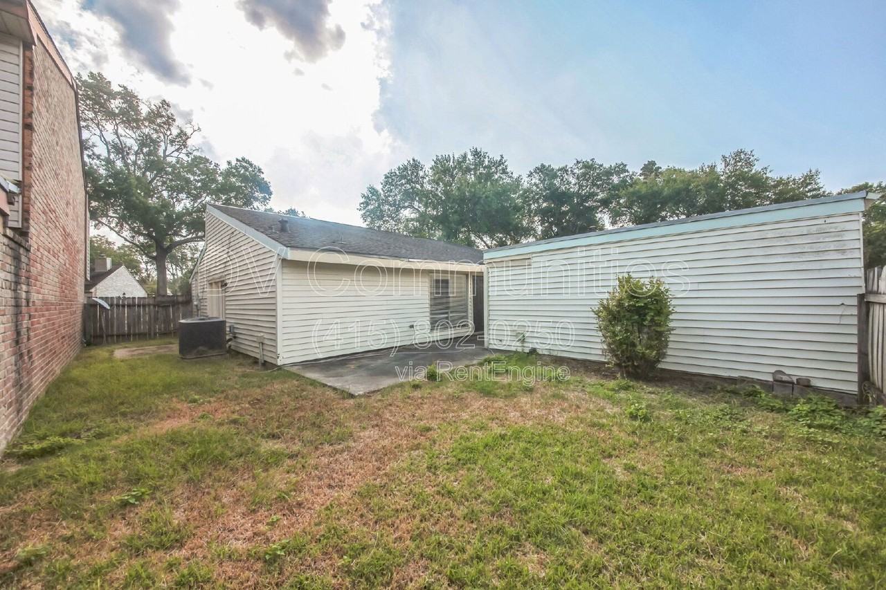 4802 Oak Hollow Street - Photo 7 of 11