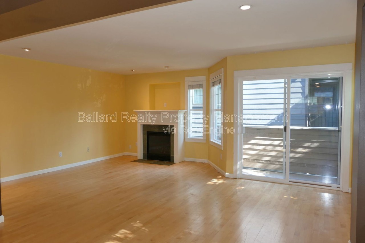2614 E Madison St - Photo 4 of 24