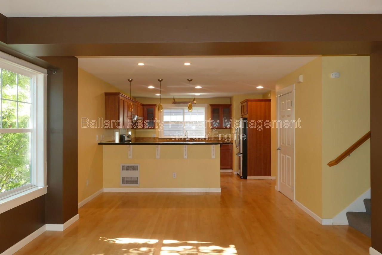 2614 E Madison St - Photo 7 of 24