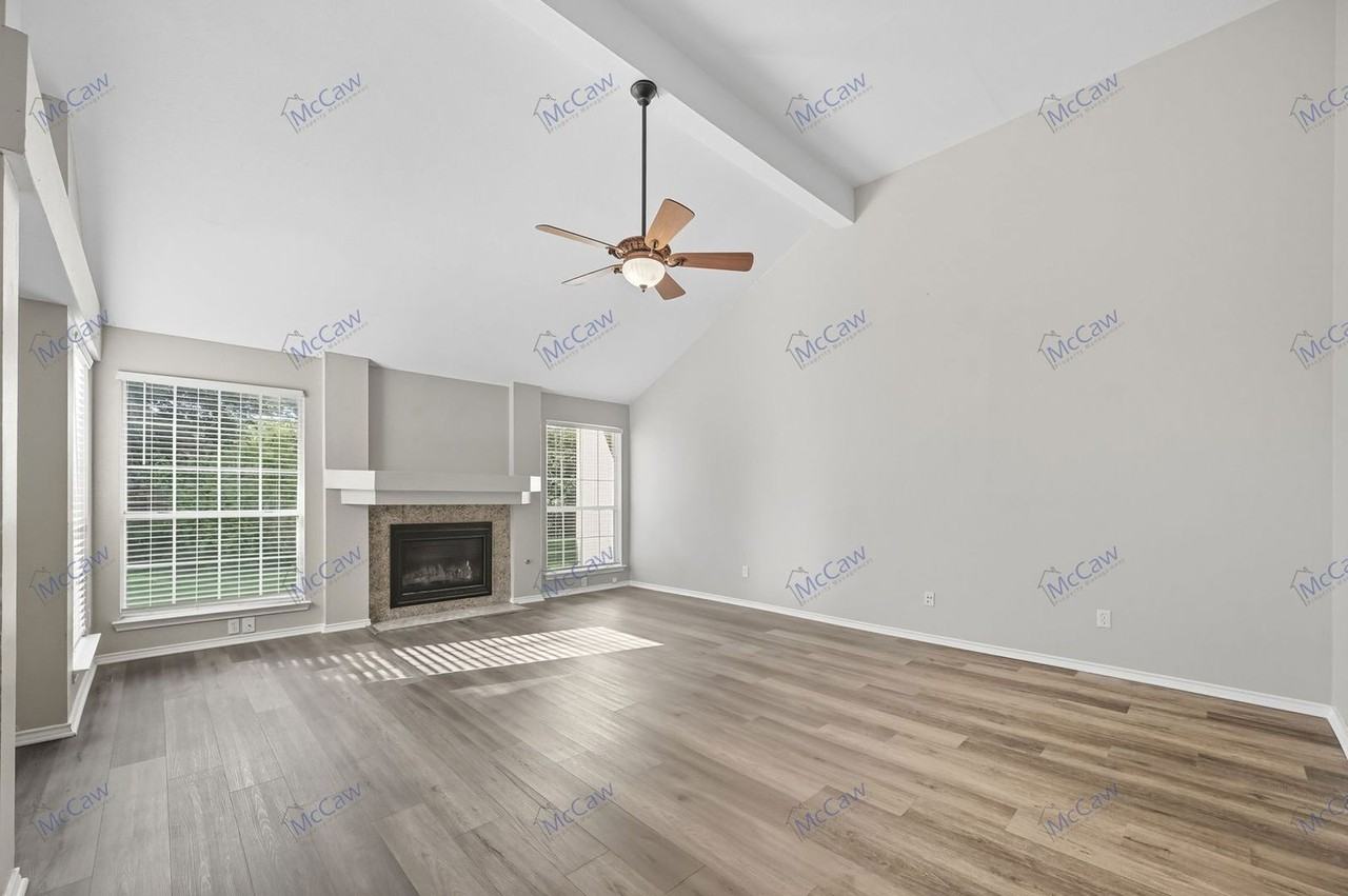 8202 Weatherly Dr - Photo 3 of 20