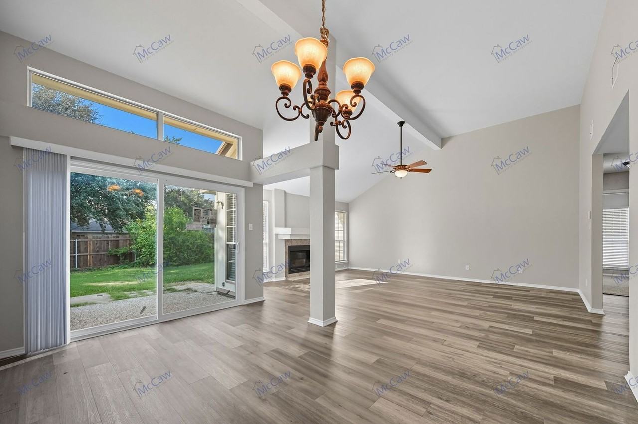 8202 Weatherly Dr - Photo 4 of 20
