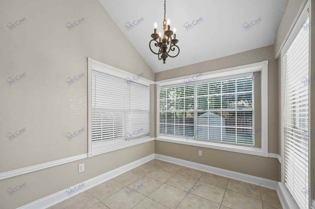 8202 Weatherly Dr - Photo 7 of 20