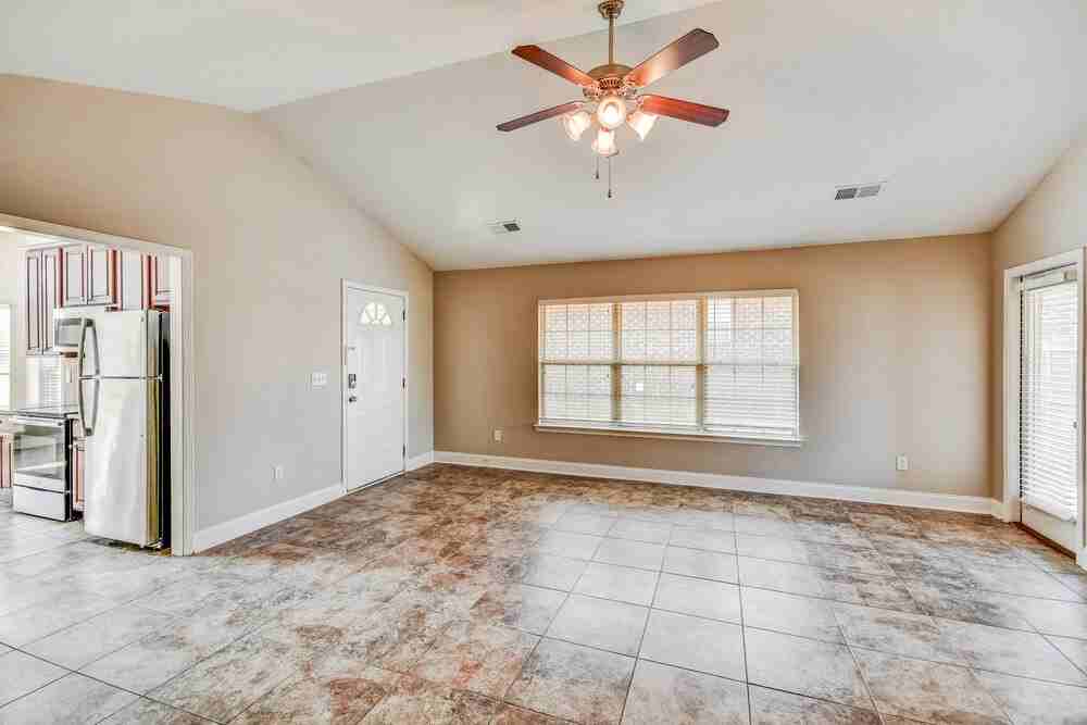 2067 Edgewood Dr - Photo 4 of 16