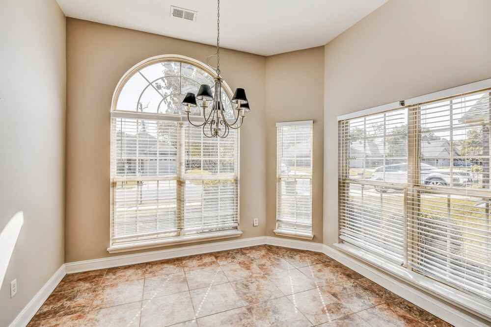 2067 Edgewood Dr - Photo 5 of 16