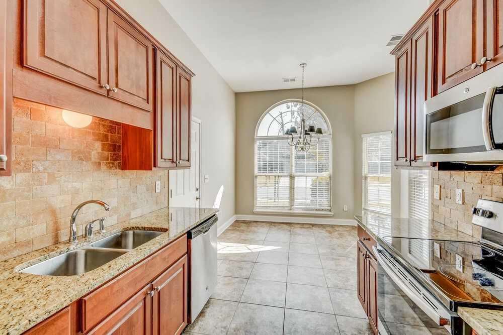 2067 Edgewood Dr - Photo 6 of 16