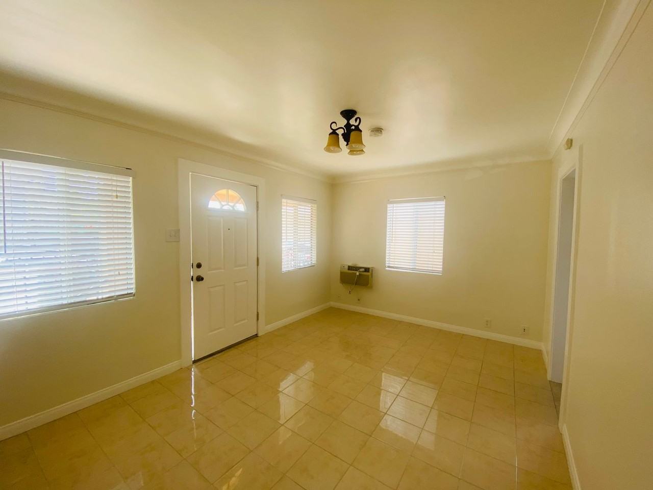 317 N Coronado St - Photo 2 of 19