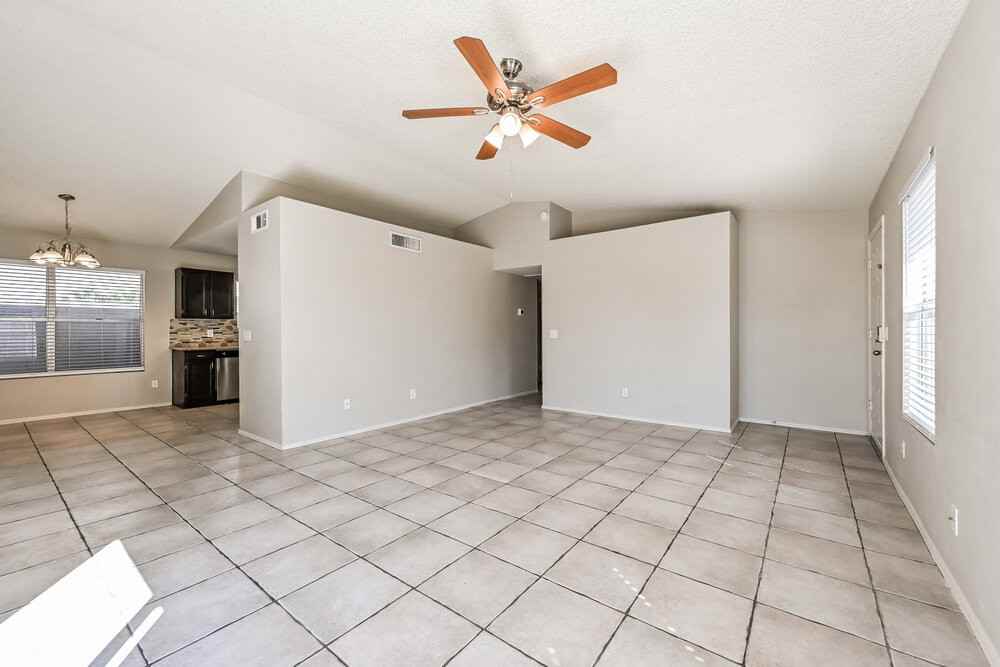 4713 W Menadota Dr - Photo 4 of 16