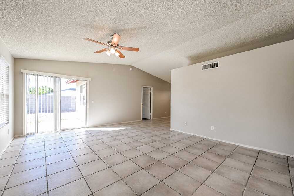 4713 W Menadota Dr - Photo 5 of 16