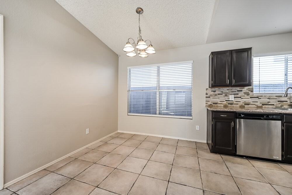 4713 W Menadota Dr - Photo 6 of 16