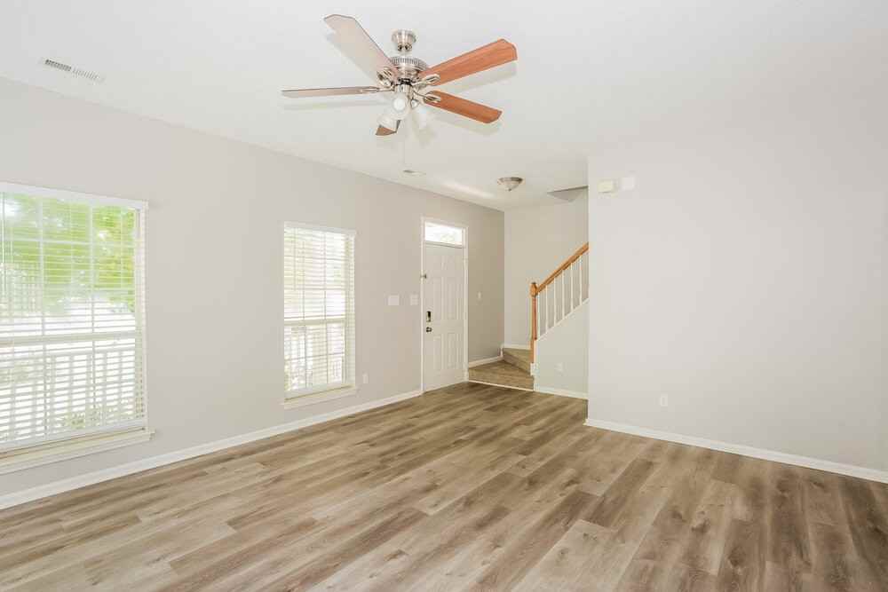 10433 Battle Ct - Photo 7 of 17