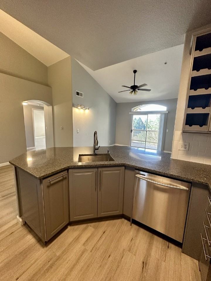 1671 W Canal Cir Unit 236 - Photo 4 of 17
