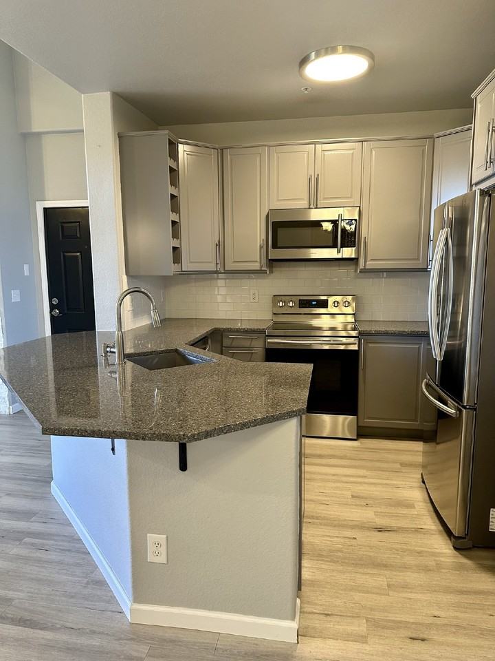 1671 W Canal Cir Unit 236 - Photo 5 of 17