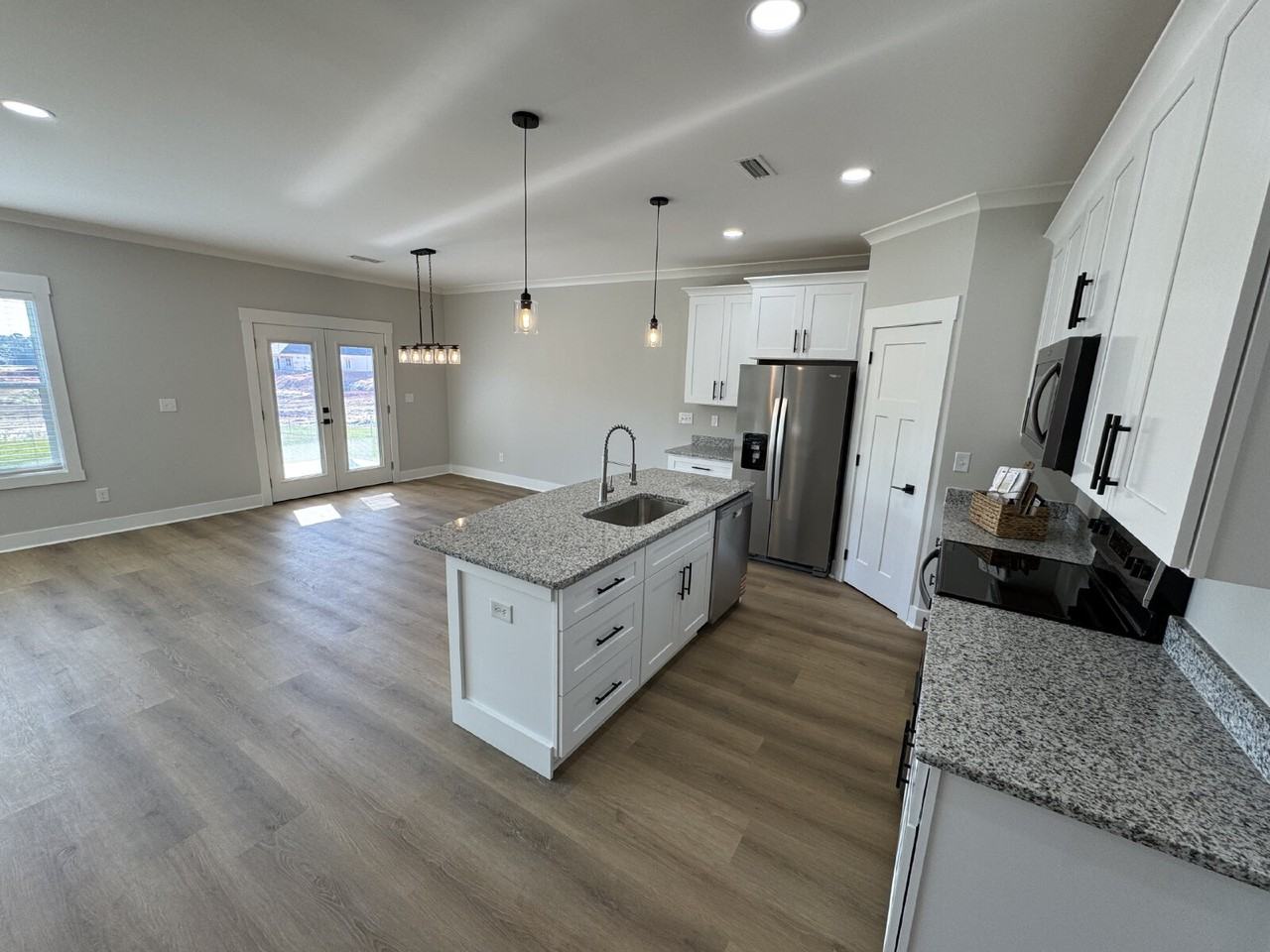 1465 Forest Dr - Photo 4 of 24