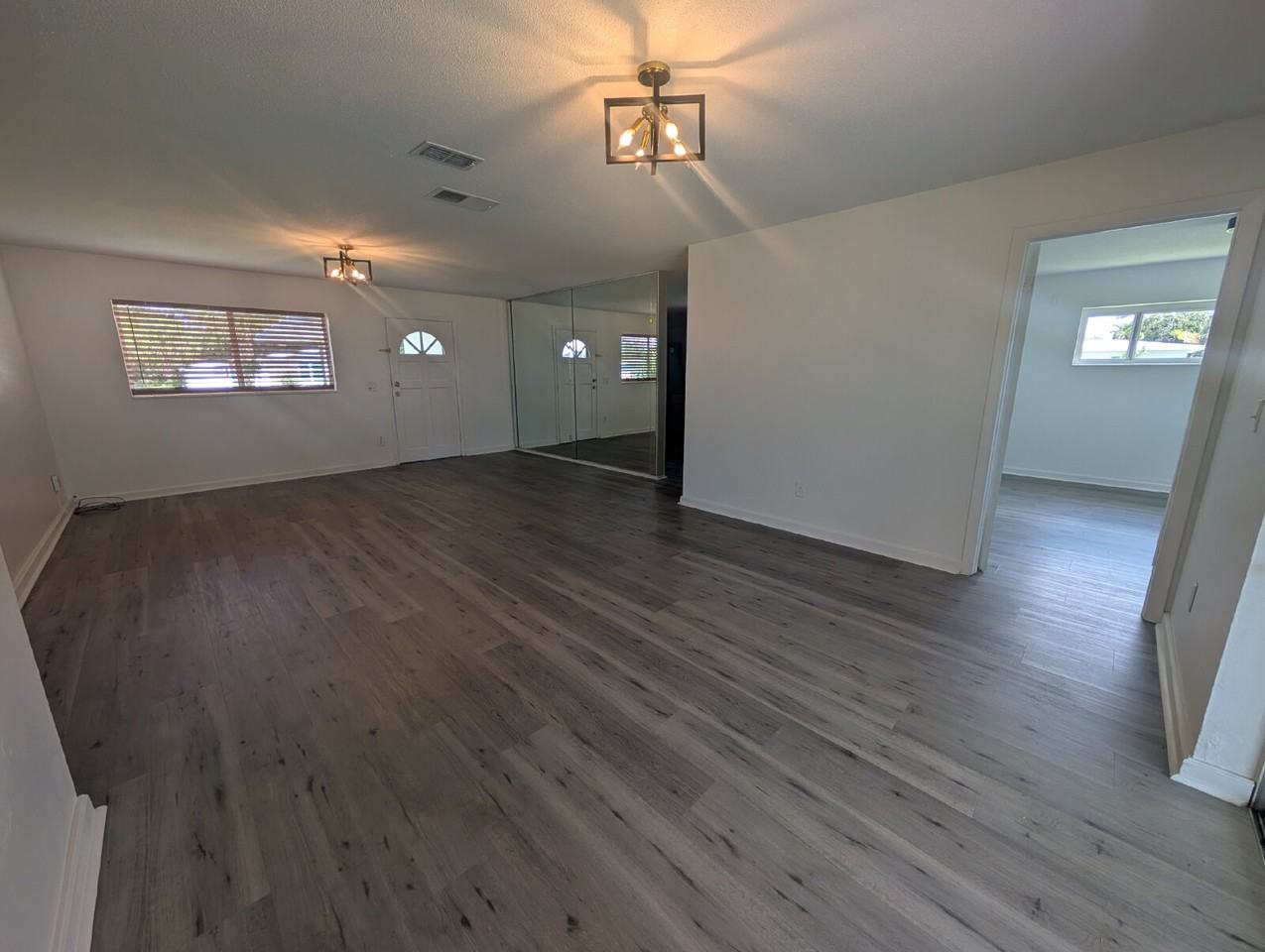 2885 Fountainhead Blvd - Photo 3 of 21