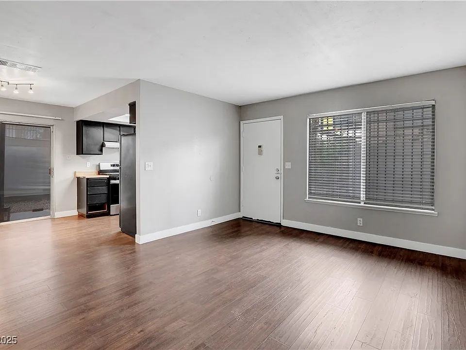 4339 Spencer St #15 - Photo 4 of 23