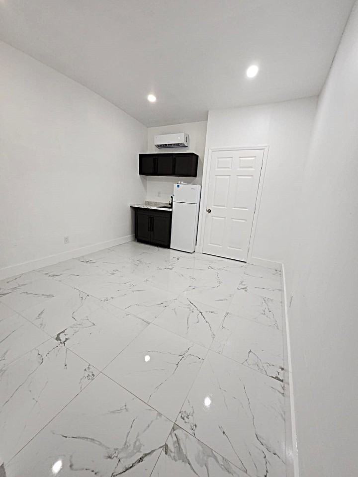 8142 New Kings Rd #11 - Photo 4 of 4