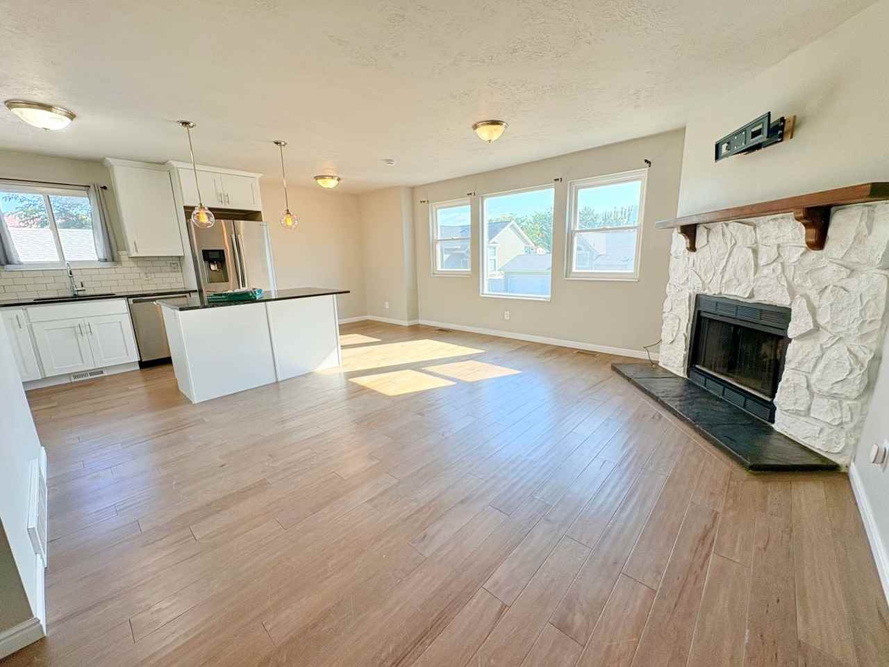 5674 S Magic Isle Ln - Photo 5 of 20