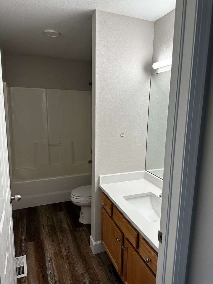 928 Village Cir #B - Photo 4 of 10