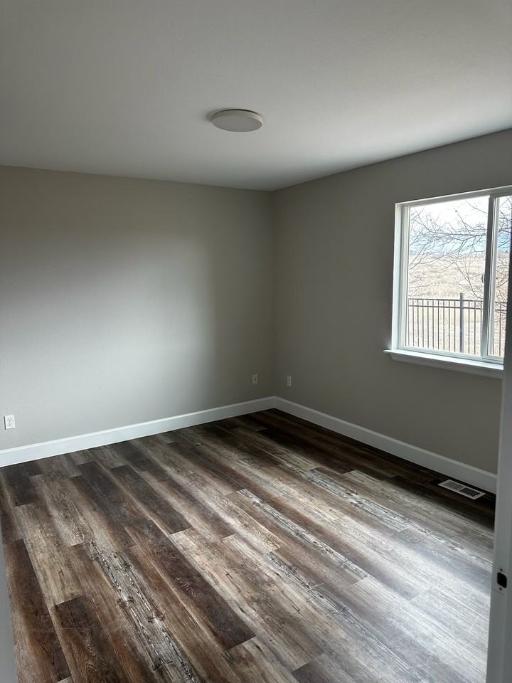 928 Village Circle #B - Photo 6 of 10