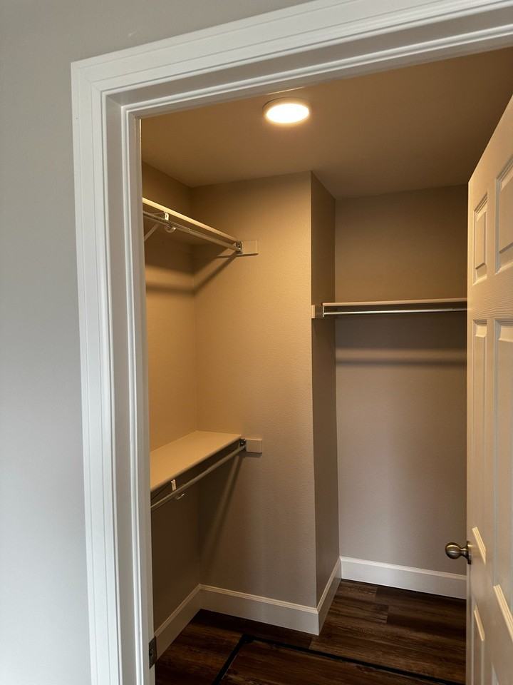 928 Village Circle #B - Photo 4 of 10