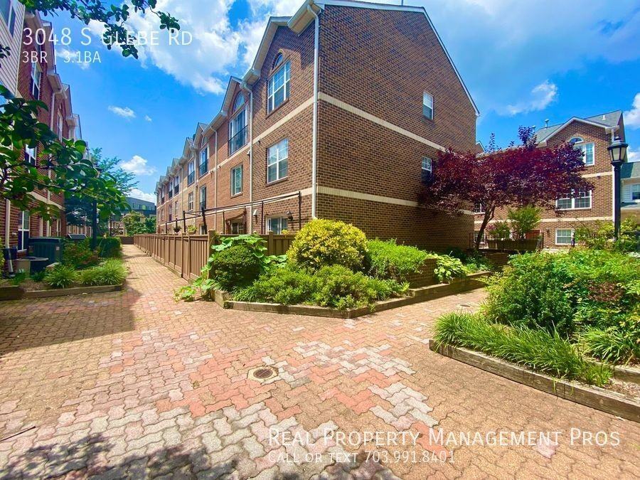 3048 S Glebe Rd - Photo 2 of 44