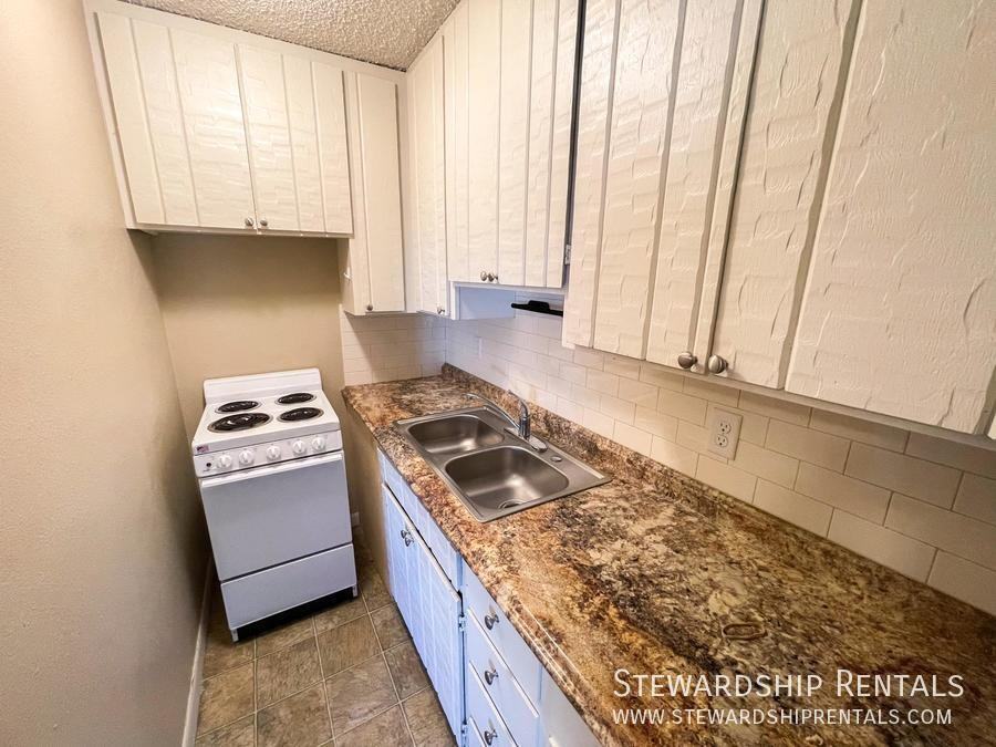 893 W 5th Ave #4 - Photo 5 of 13