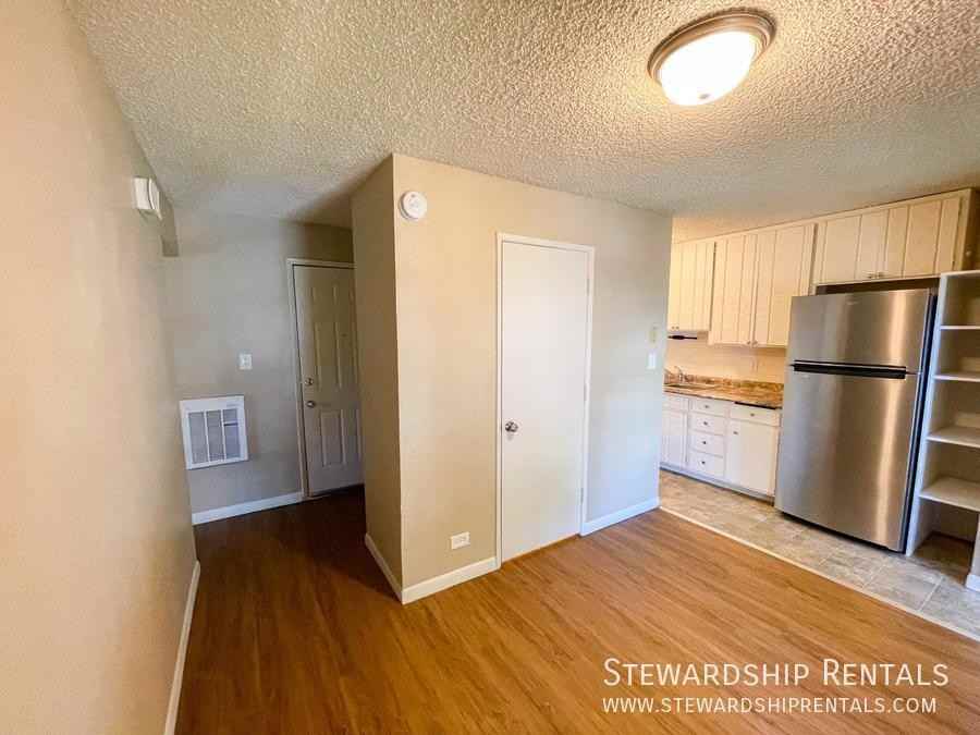 893 W 5th Ave #4 - Photo 3 of 13