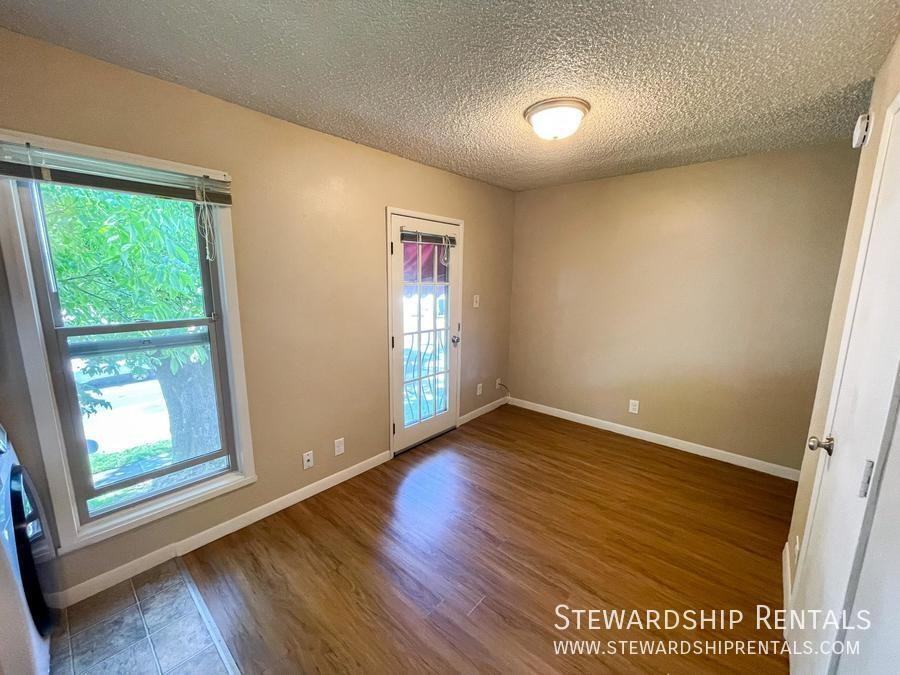 893 W 5th Ave #4 - Photo 4 of 13