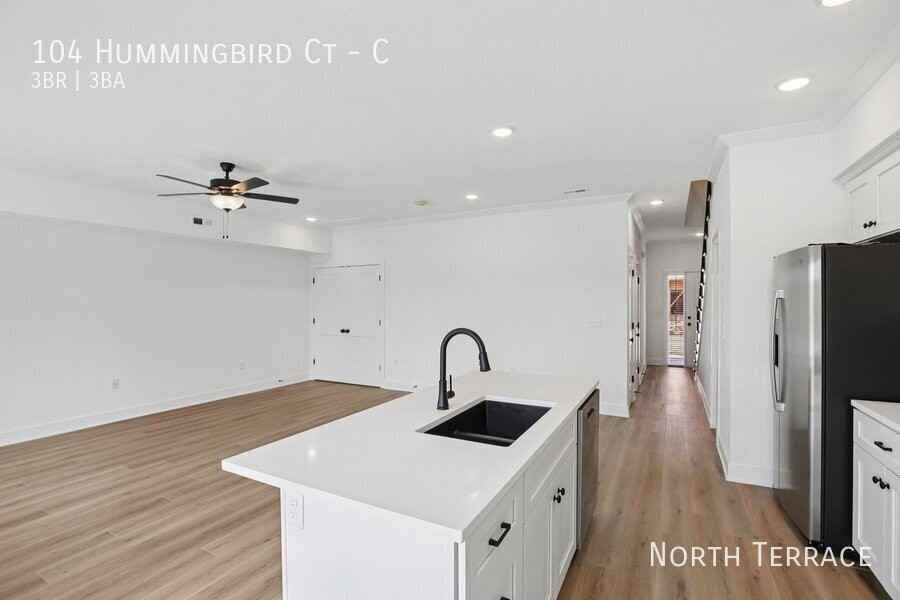 104 Hummingbird Ct #C - Photo 4 of 50