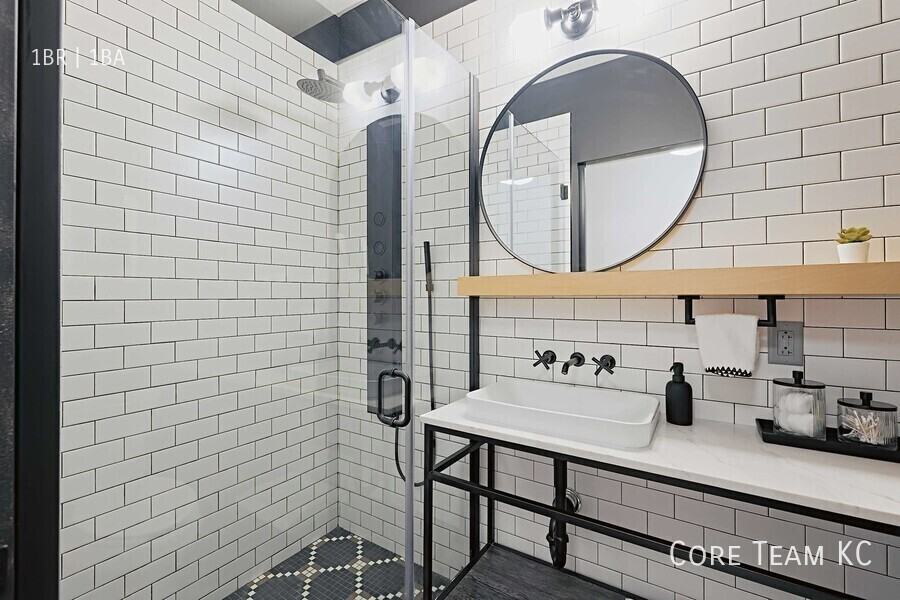 310 E 39th St - Photo 3 of 21