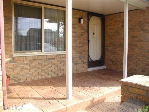 2952 Sylvan Dr - Photo 2 of 18