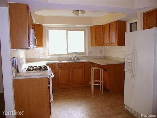 2952 Sylvan Dr - Photo 3 of 18