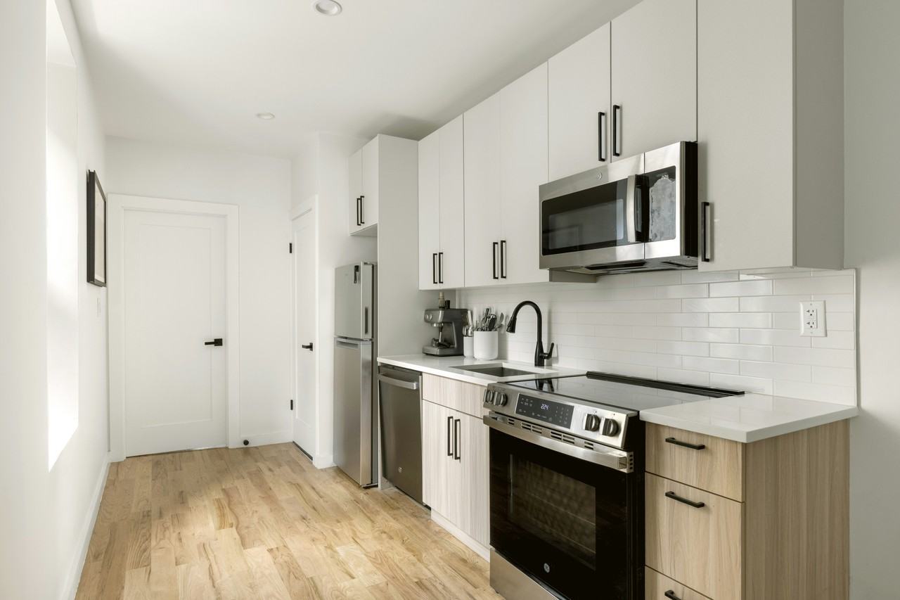 3093 43rd St #2B - Photo 3 of 7