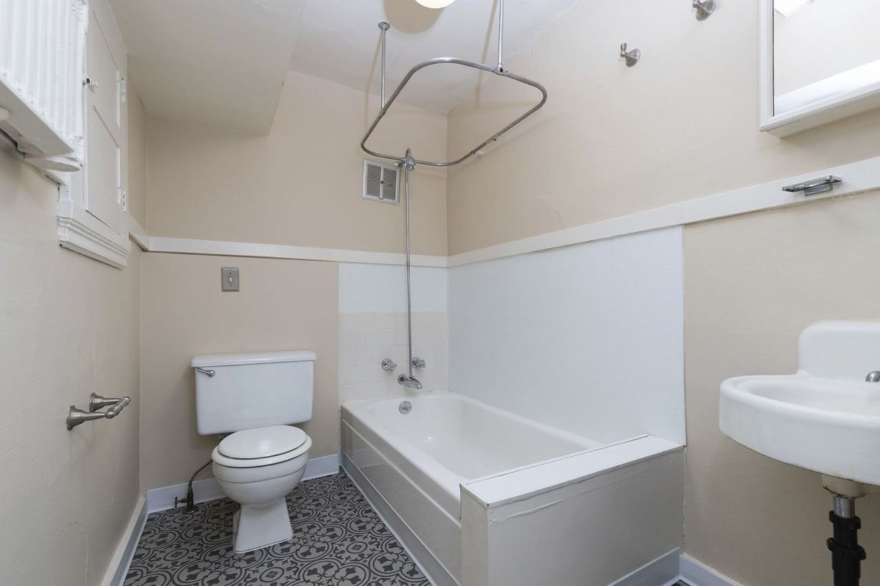 KINGSBURY APARTMENTS (KING01) - Photo 7 of 17