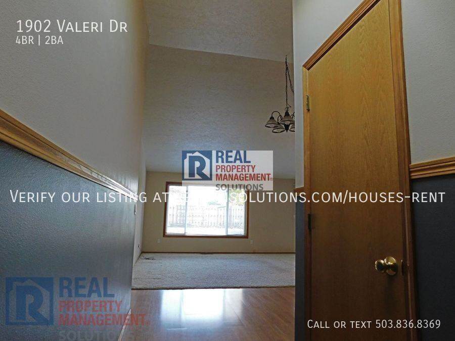 1902 Valeri Drive - Photo 4 of 30