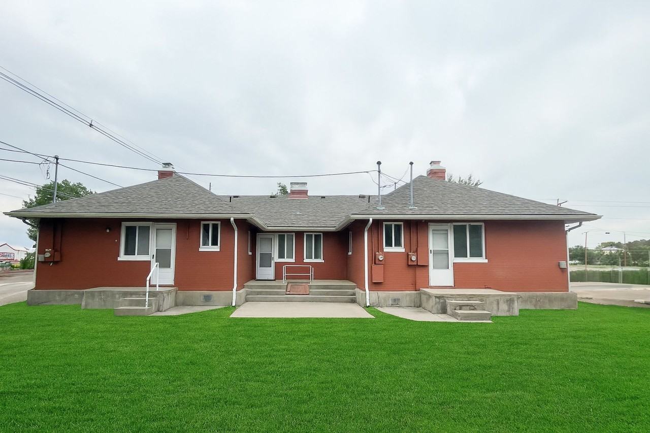 Charming 4 - Photo 2 of 2