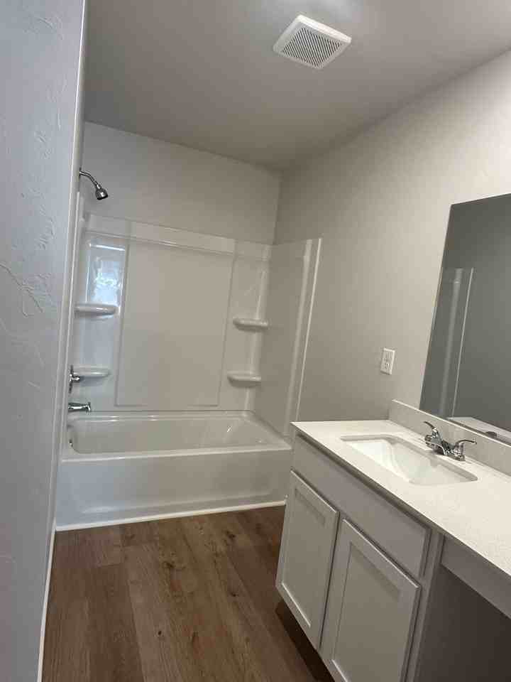 824 Ne 101st St - Photo 7 of 19