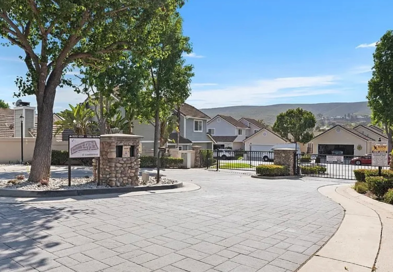 10404 Rancho Carmel Dr - Photo 2 of 16
