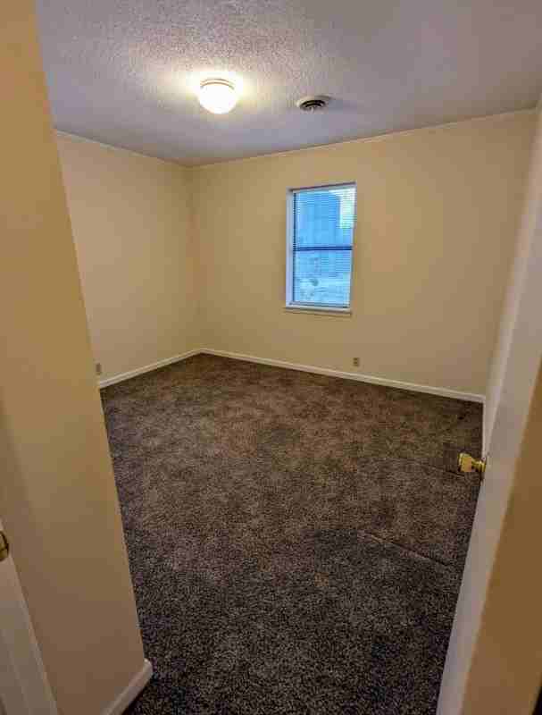 105 Crestview Dr #105 - Photo 2 of 9