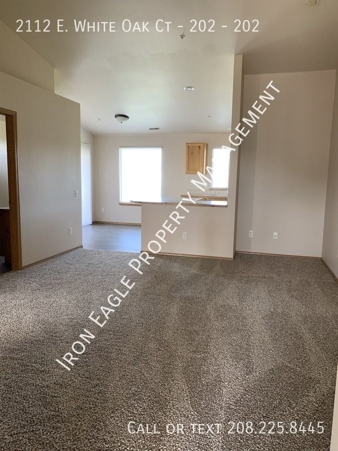 2112 E White Oak Ct #202 - Photo 2 of 10