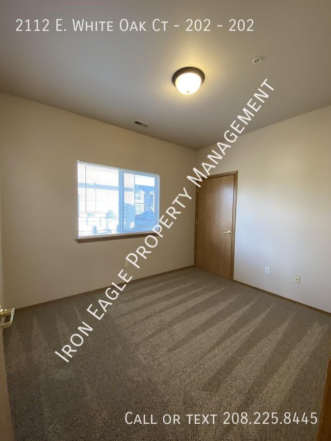 2112 E White Oak Ct #202 - Photo 6 of 10