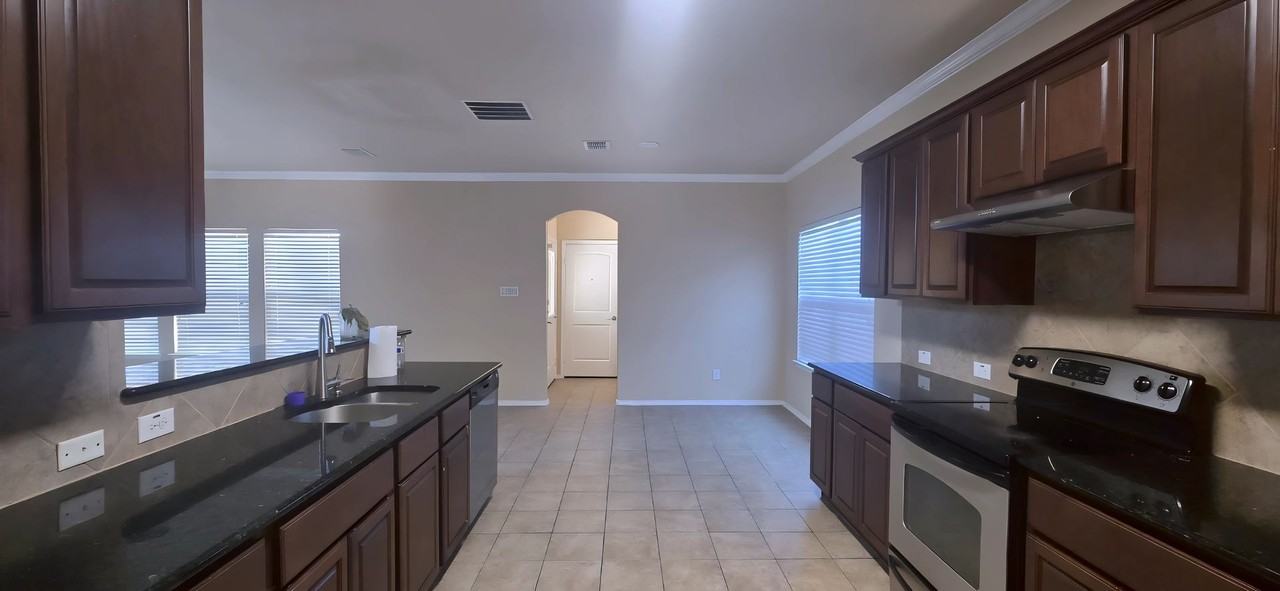 160 Wild Rose Ct - Photo 5 of 26