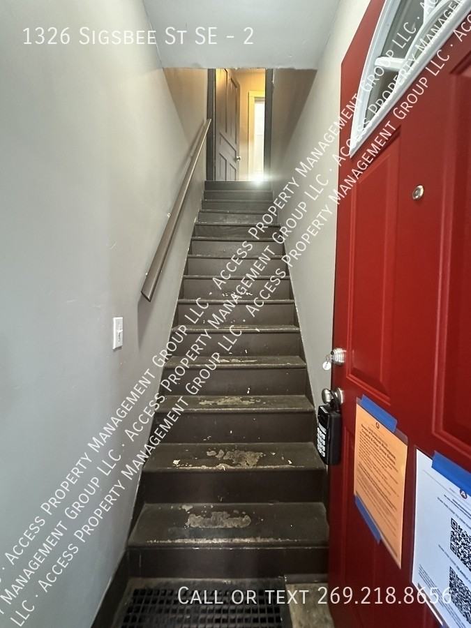 1326 Sigsbee St Se #2 - Photo 3 of 18