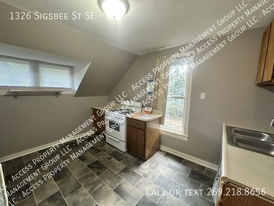 1326 Sigsbee St Se #2 - Photo 7 of 18