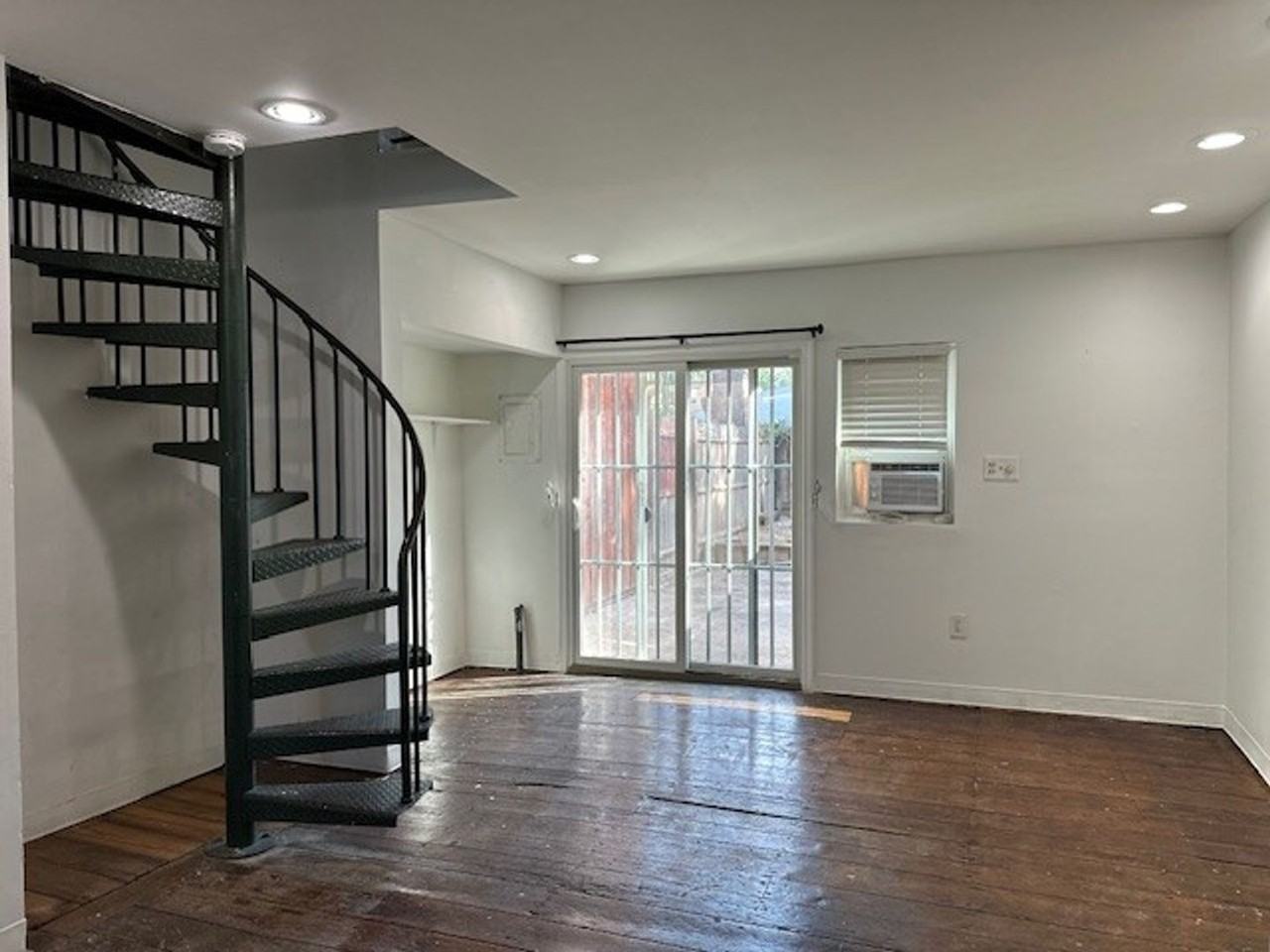 1325 Bartine St - Photo 3 of 14