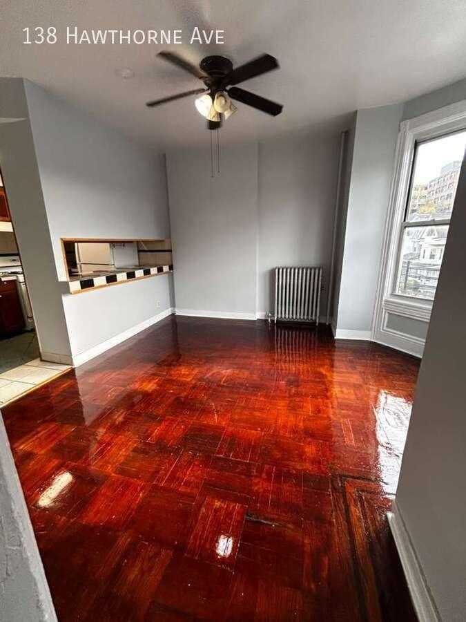 138 Hawthorne Ave - Photo 2 of 7