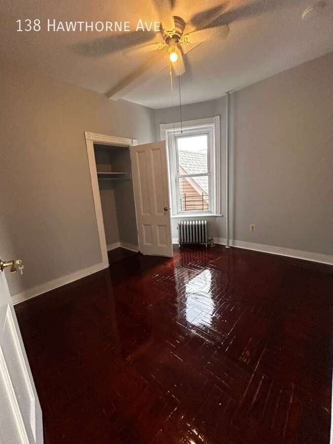 138 Hawthorne Ave - Photo 5 of 7