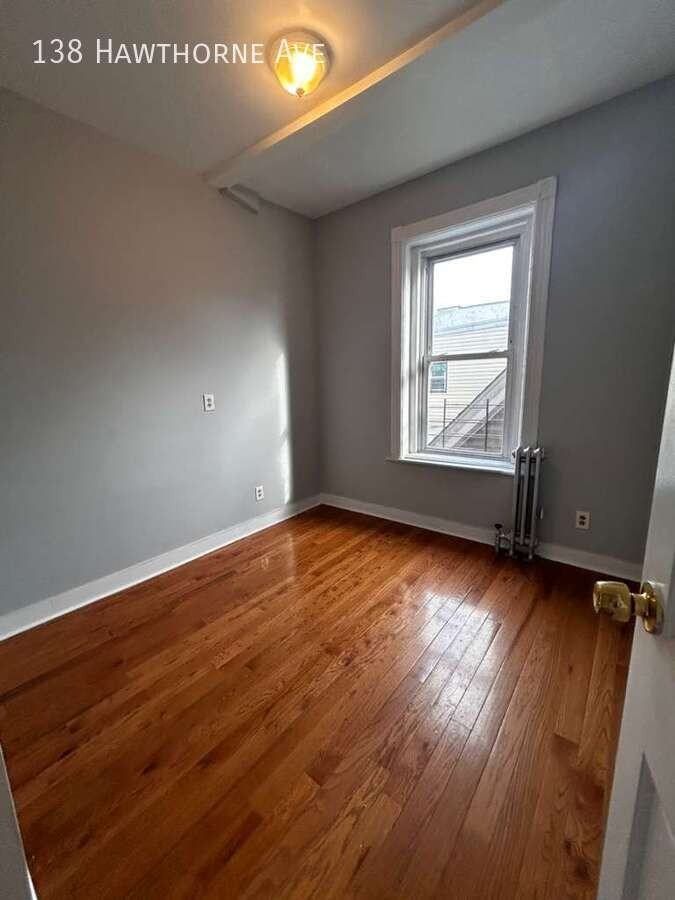 138 Hawthorne Ave - Photo 7 of 7